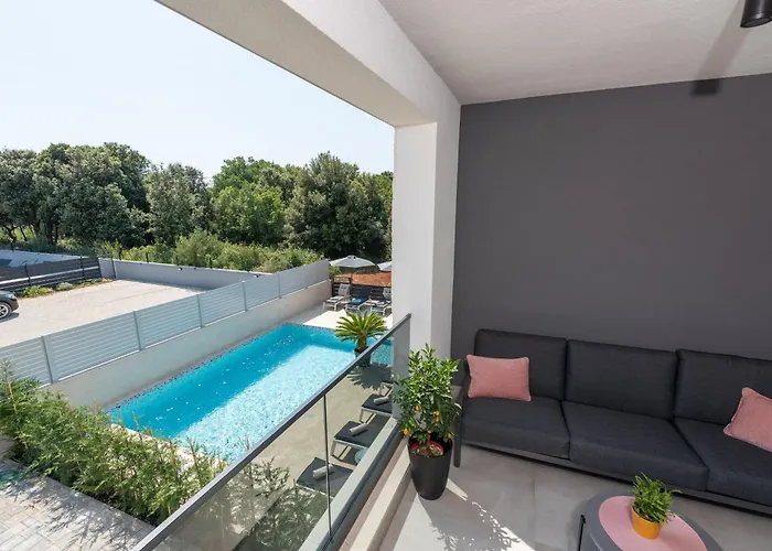 아파트 Alex Luxury 1 로비니