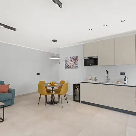 Alex Luxury 1