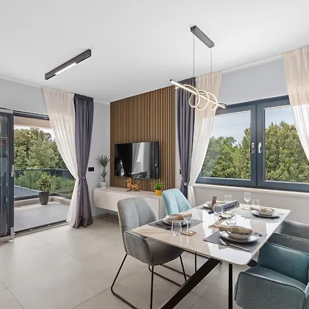 Alex Luxury 1 *