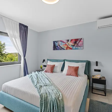 Alex Luxury 1 *