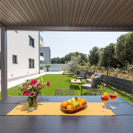 Alex Luxury 1