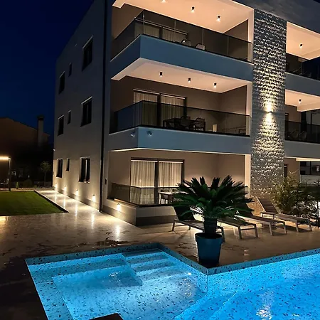 Apartment Alex Luxury 1 *