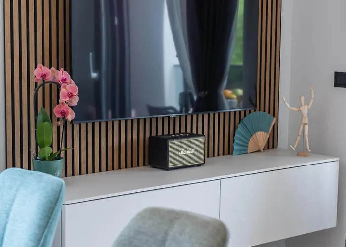 Alex Luxury 1 *