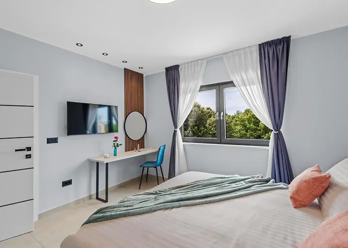 Alex Luxury 1 *